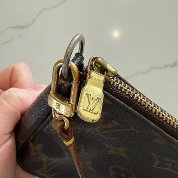 Louis Vuitton pochette Monogram Shoulder Bag gold hardware - Picture 3 of 7
